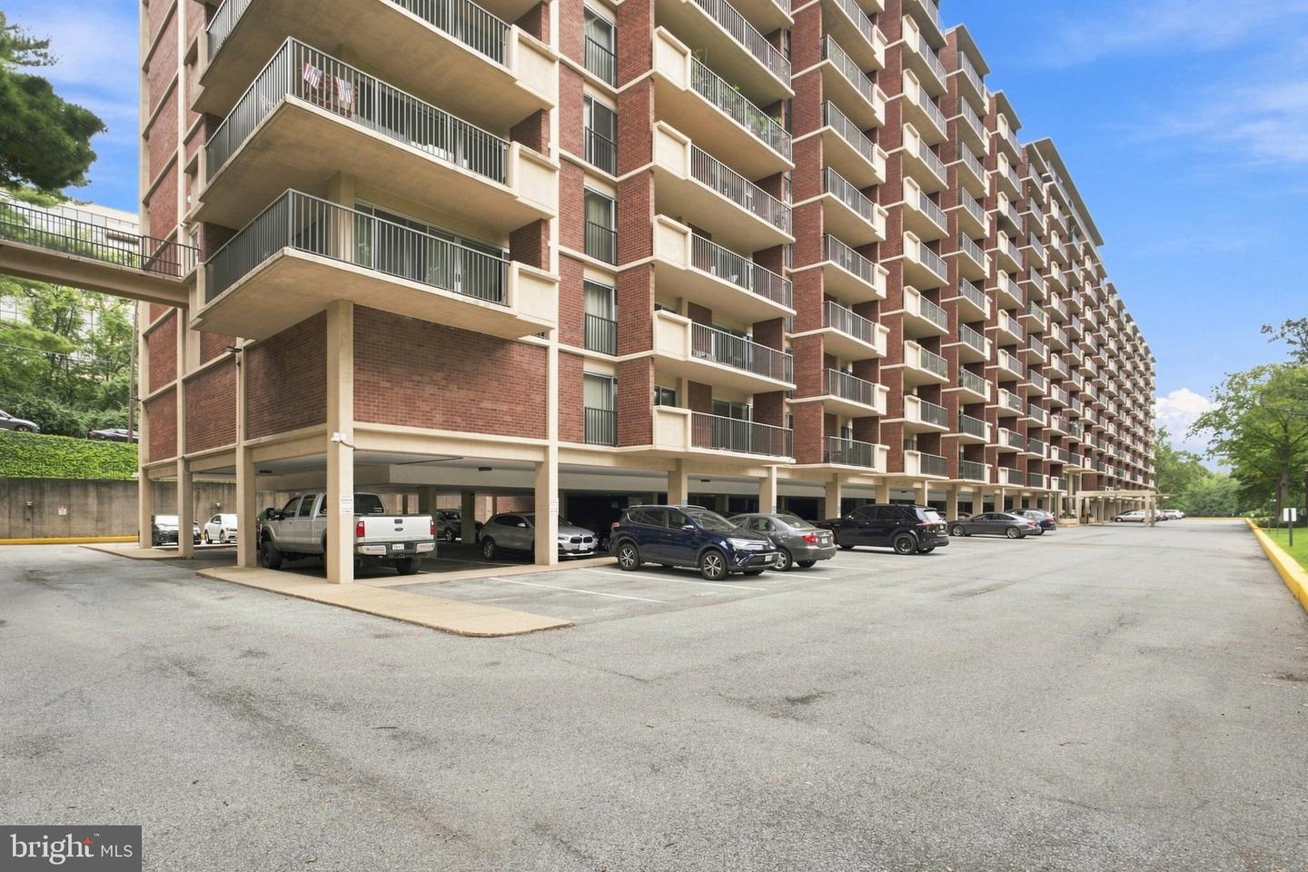 1300 Army Navy Dr #102 Property Photo 3