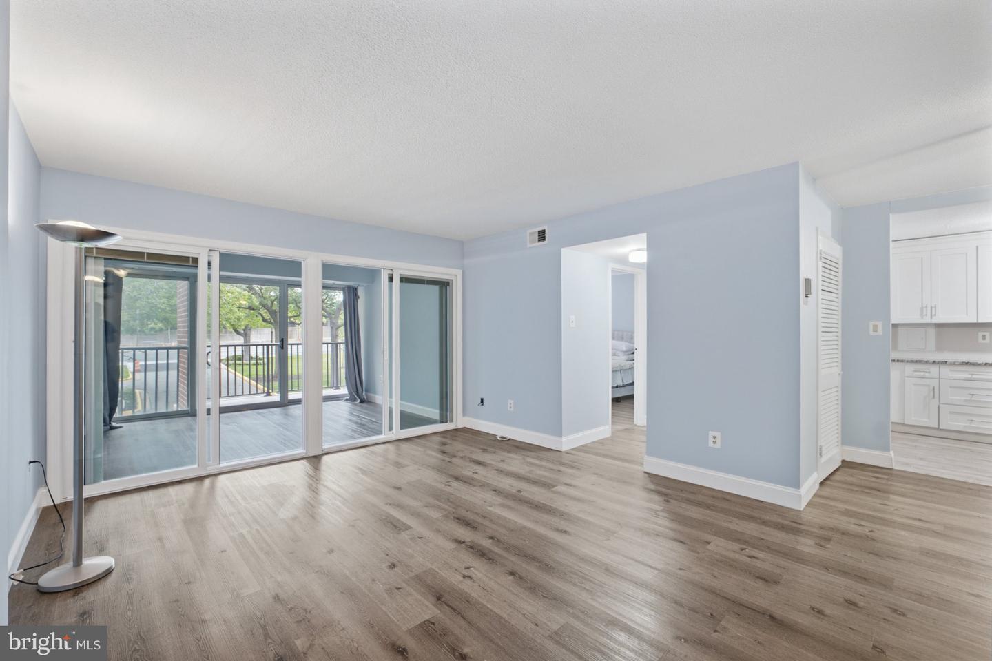 1300 Army Navy Dr #102 Property Photo 5