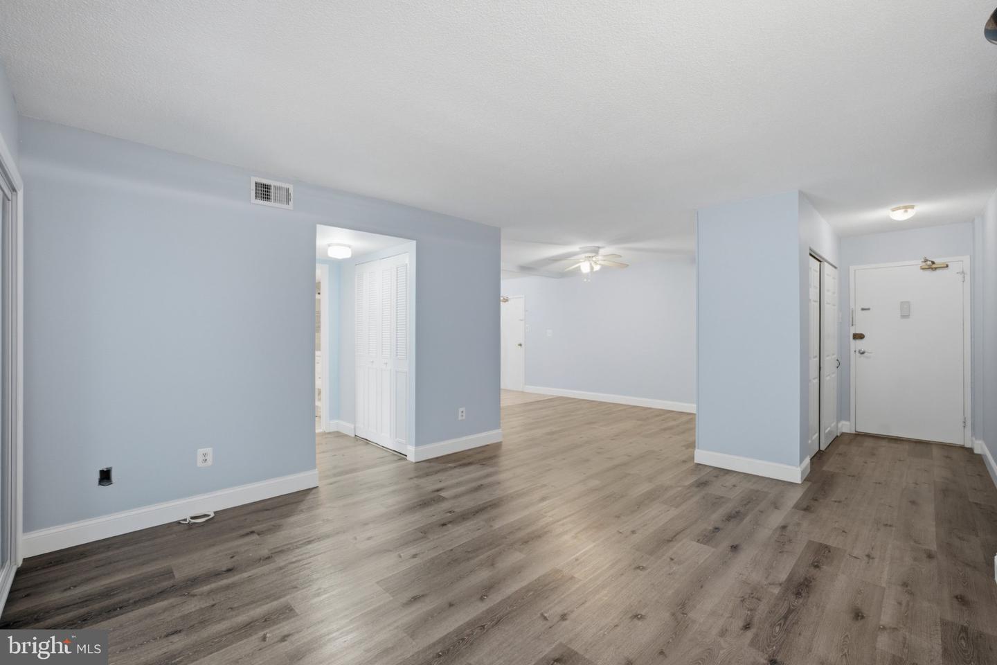1300 Army Navy Dr #102 Property Photo 6