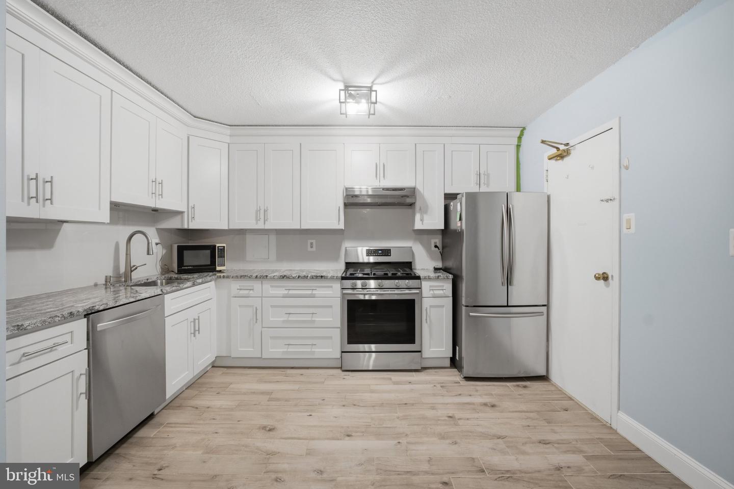 1300 Army Navy Dr #102 Property Photo 9