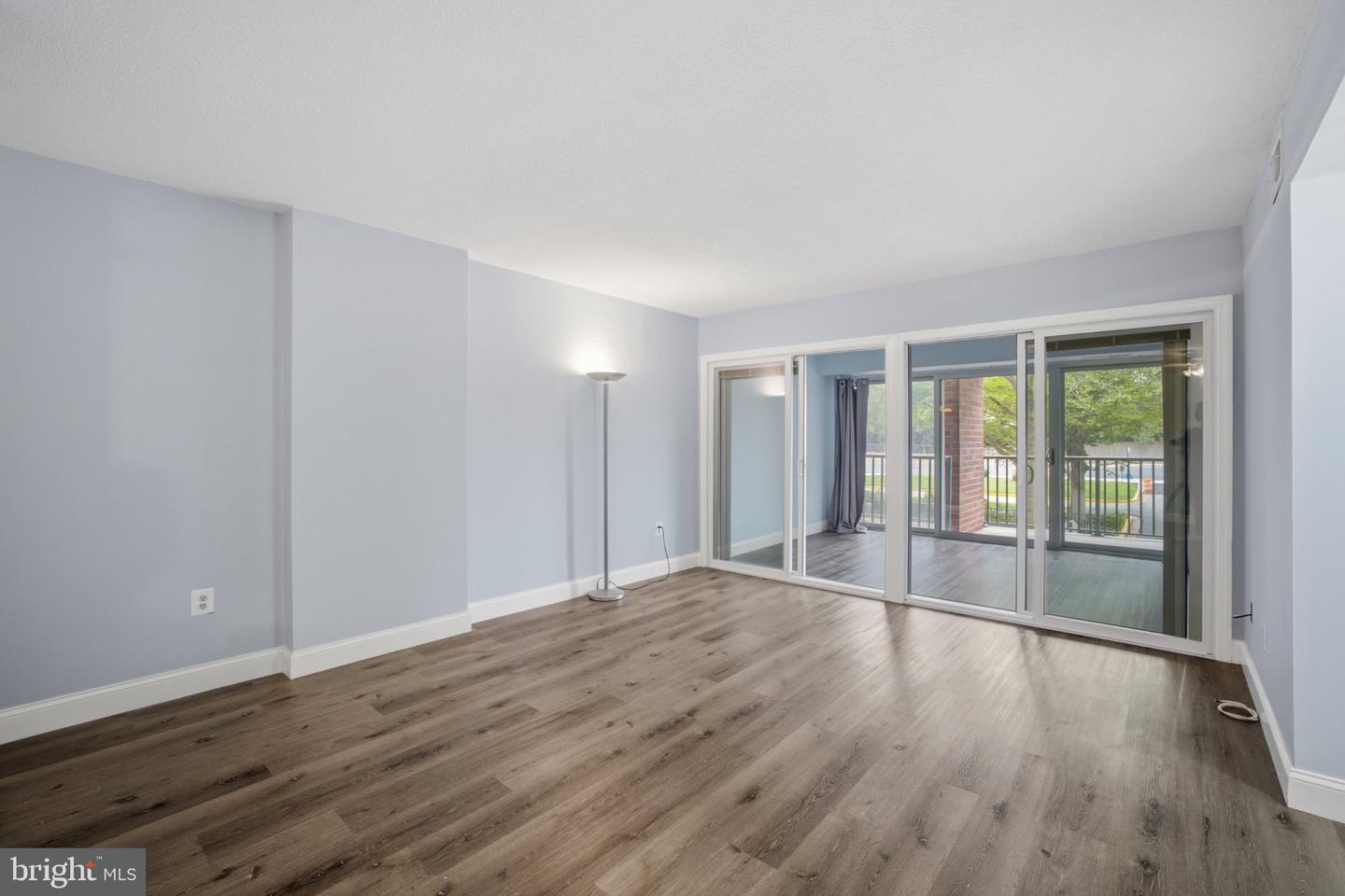 1300 Army Navy Dr #102 Property Photo 12