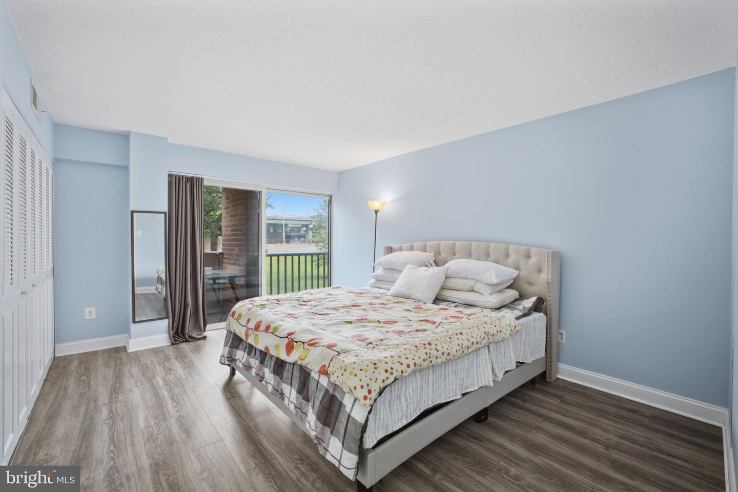 1300 Army Navy Dr #102 Property Photo 14