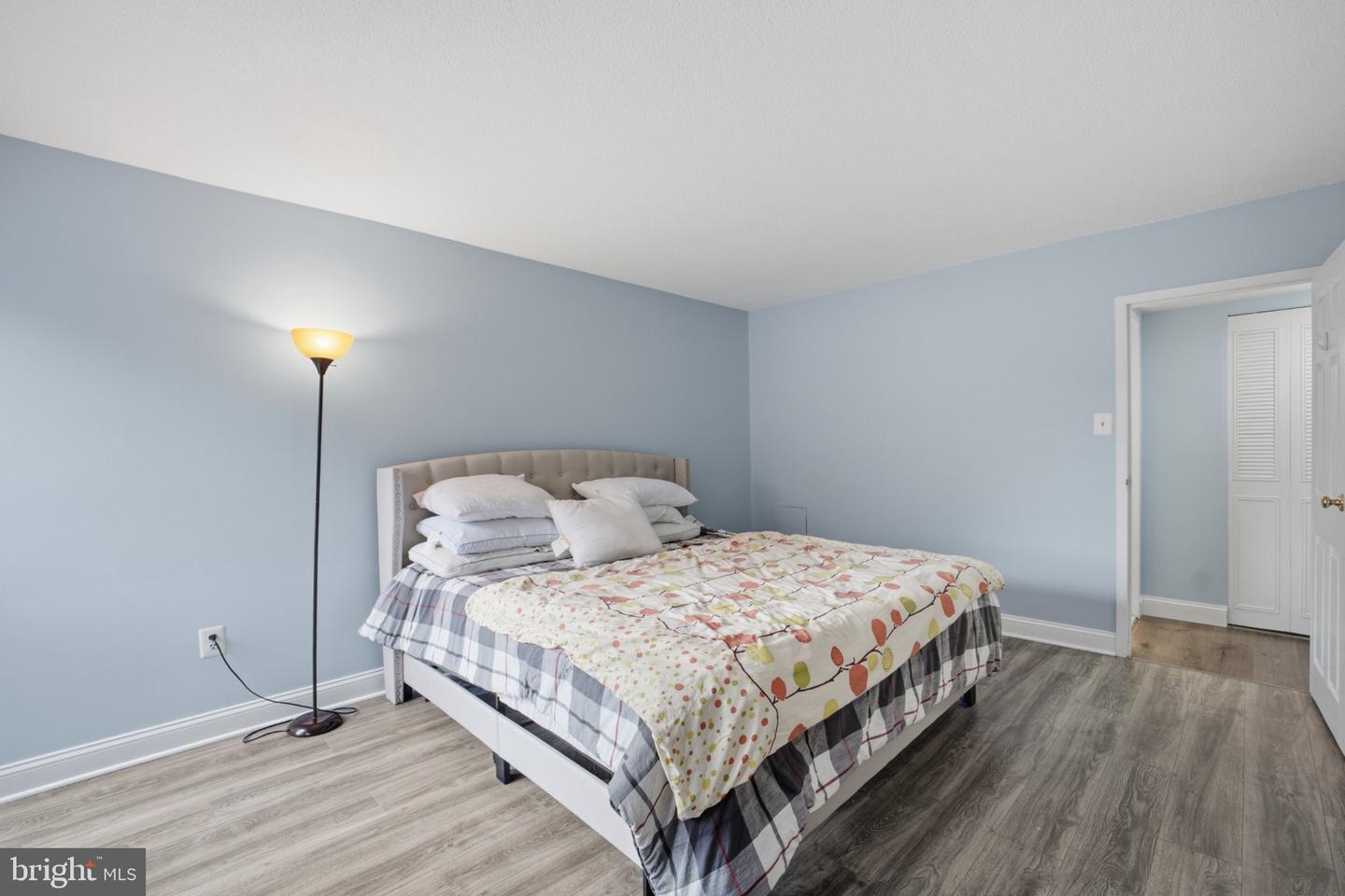 1300 Army Navy Dr #102 Property Photo 15