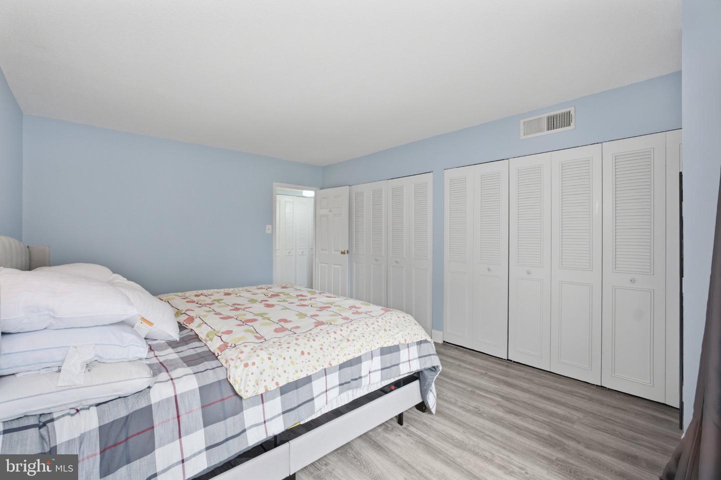 1300 Army Navy Dr #102 Property Photo 16