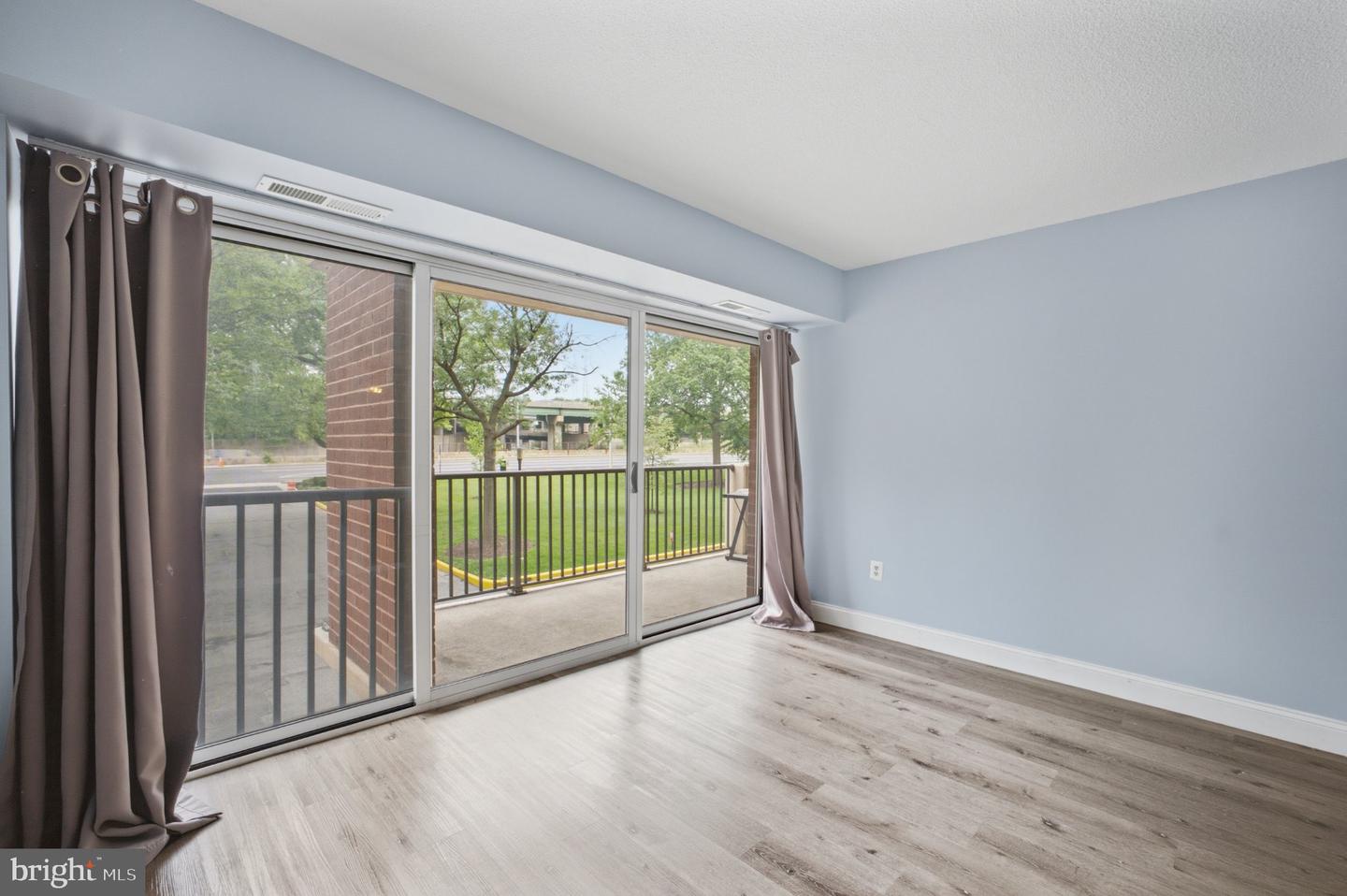 1300 Army Navy Dr #102 Property Photo 17