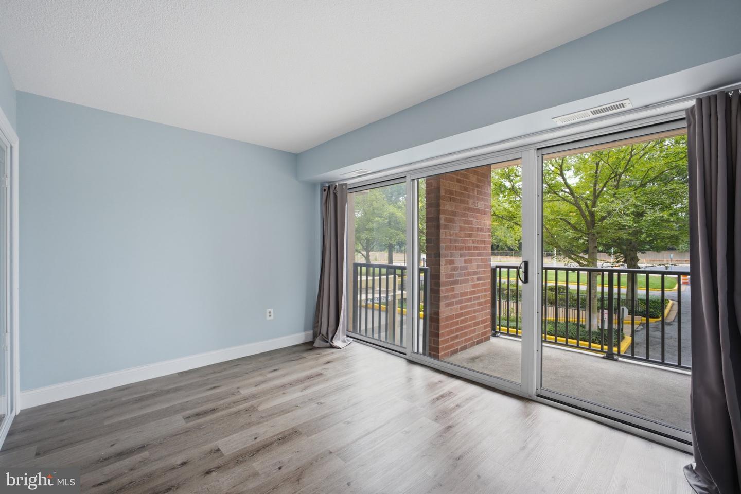 1300 Army Navy Dr #102 Property Photo 18