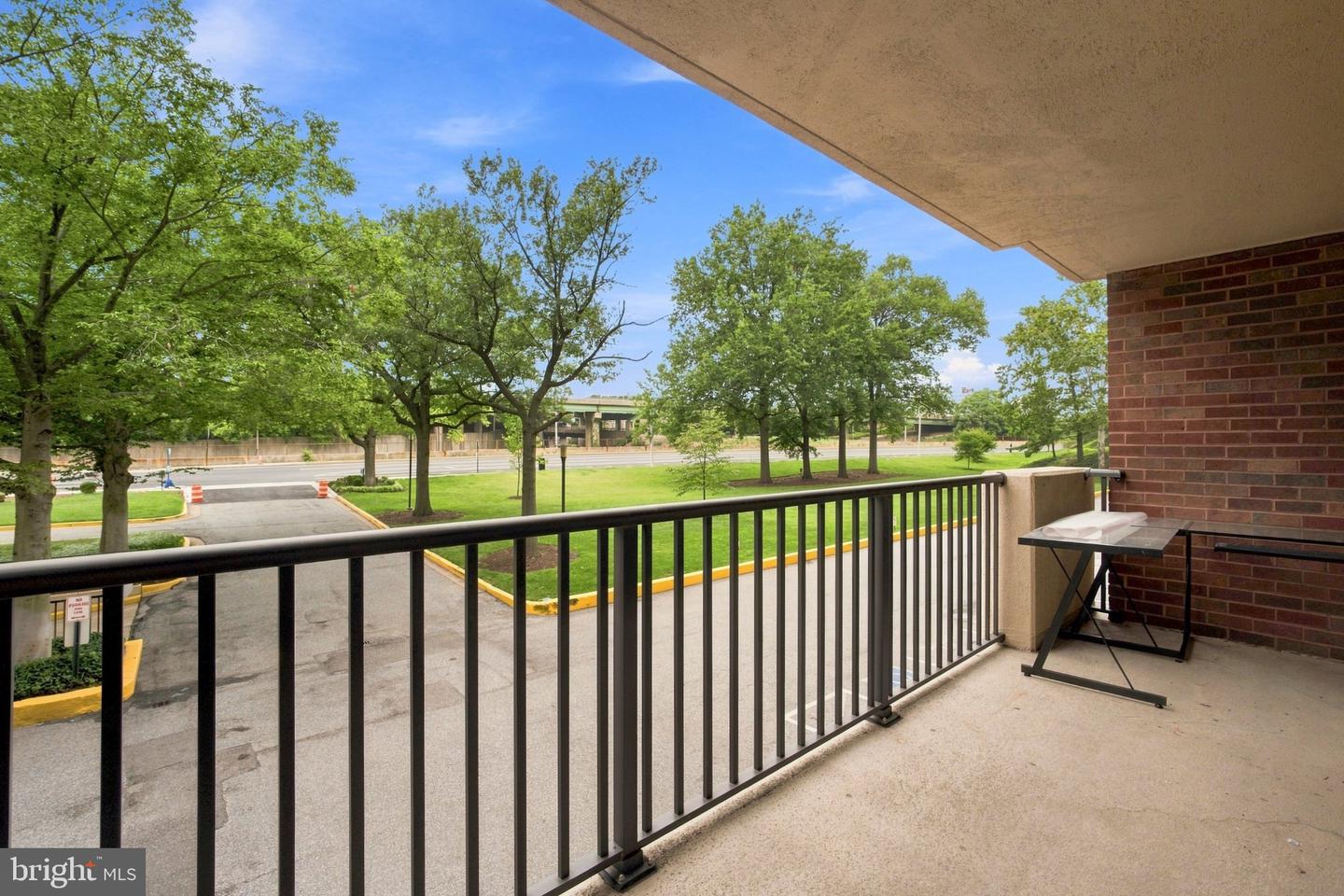 1300 Army Navy Dr #102 Property Photo 20