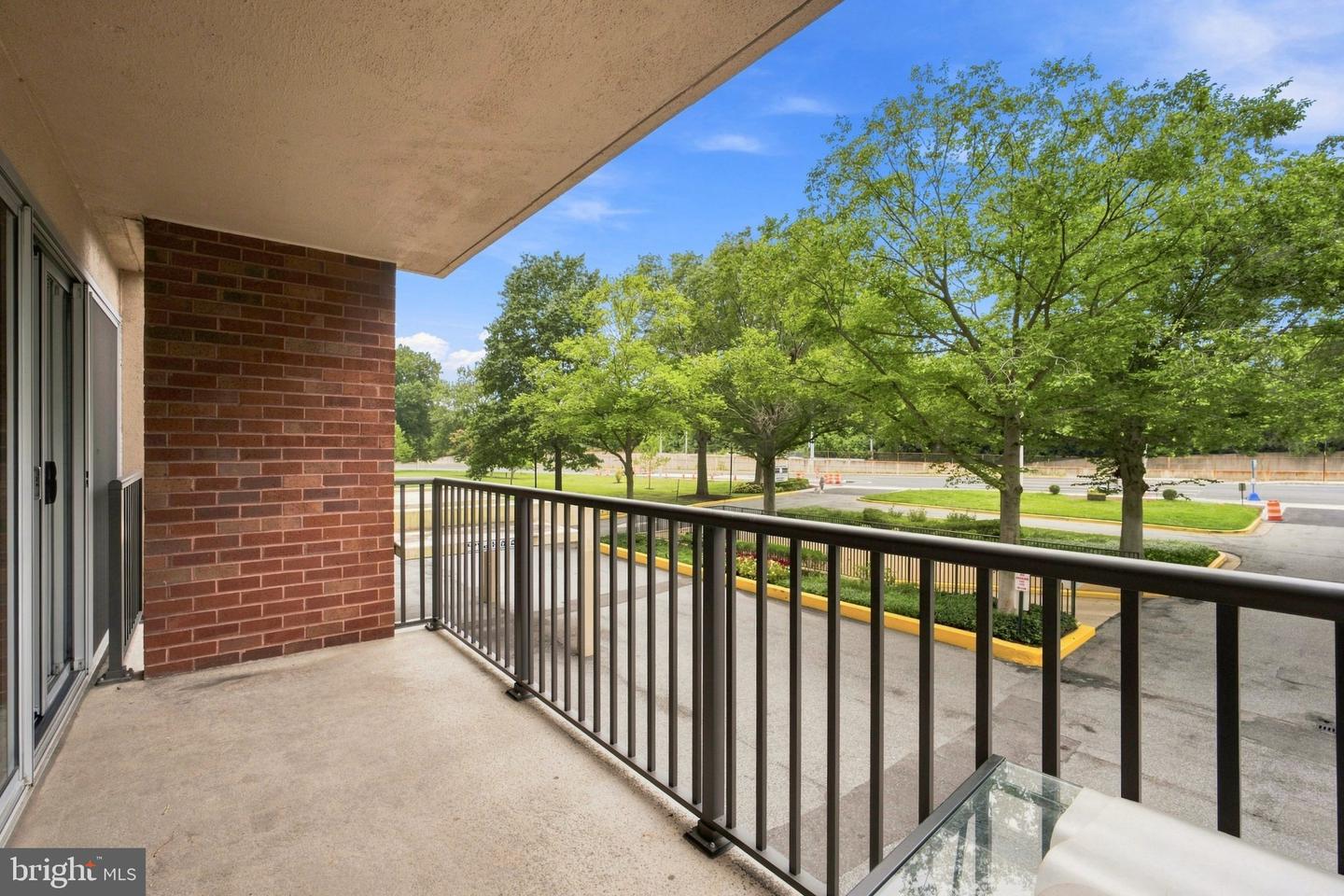 1300 Army Navy Dr #102 Property Photo 21