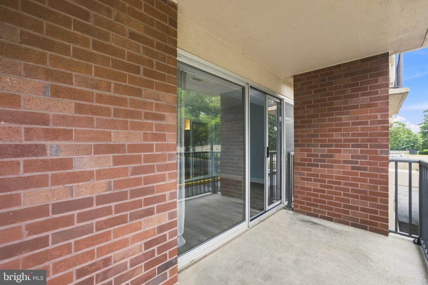 1300 Army Navy Dr #102 Property Photo 22