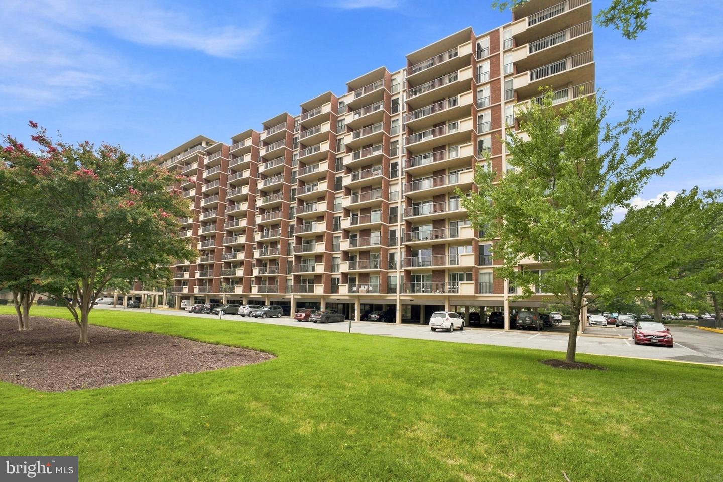 1300 Army Navy Dr #102 Property Photo 29