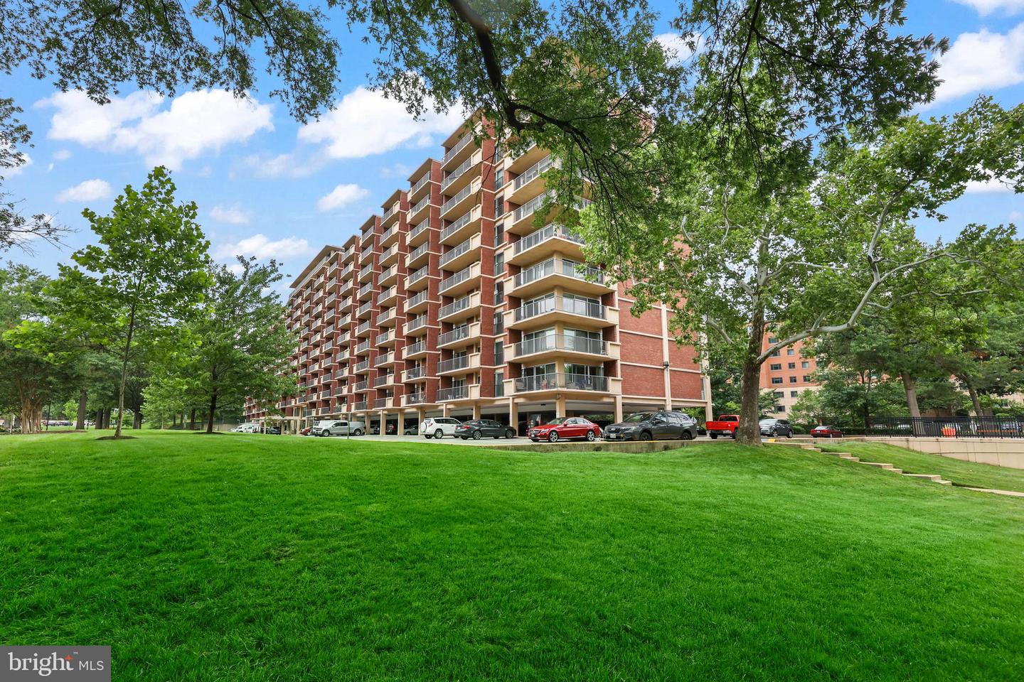 1300 Army Navy Dr #320 Property Photo 1