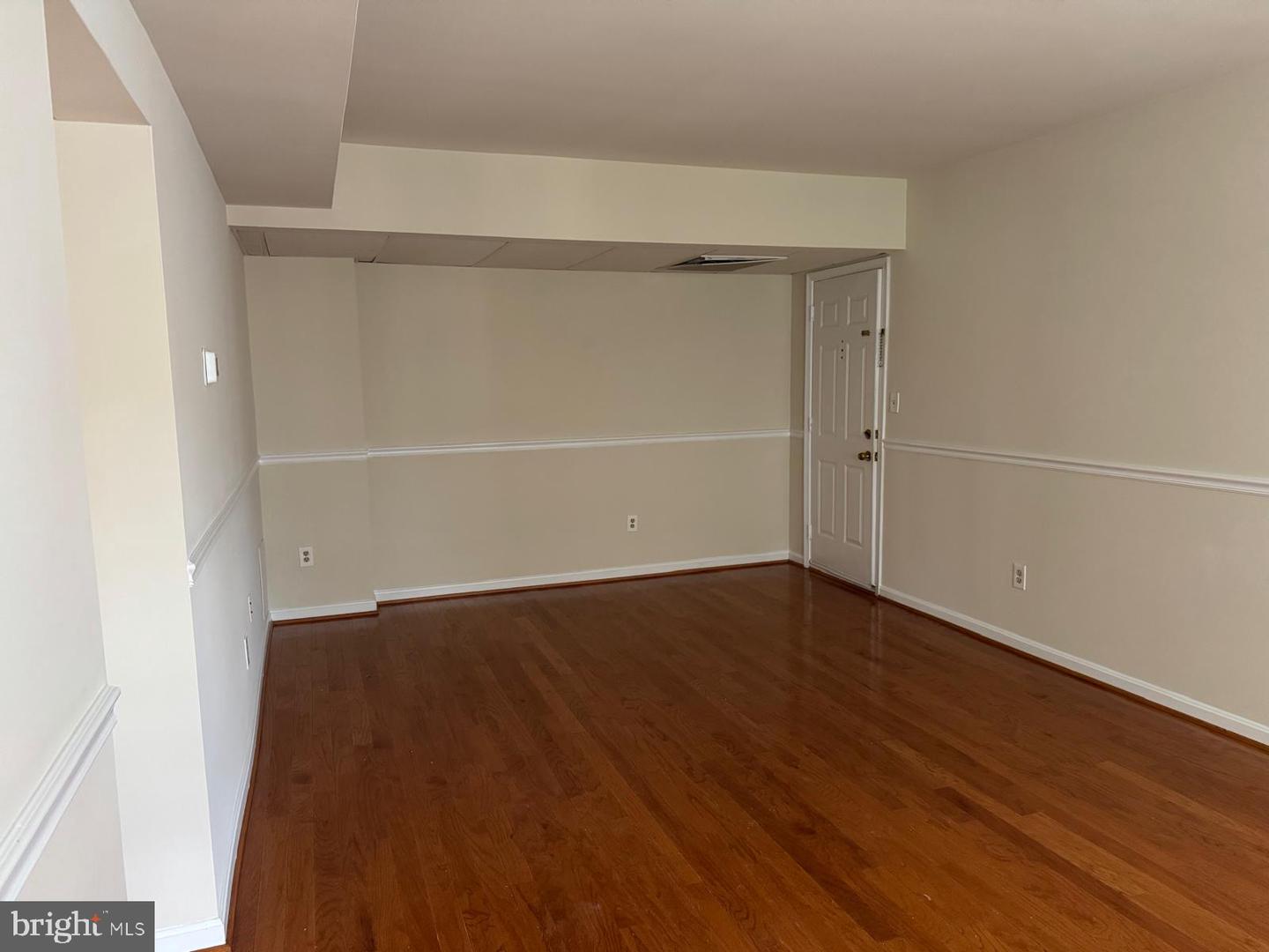 1720 Queens Ln #3-172 Property Photo 5