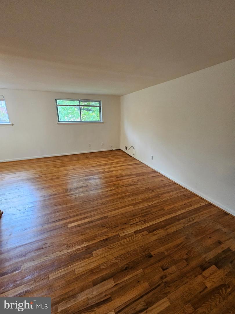 3316 13th St N #2nd Floor Property Photo 8