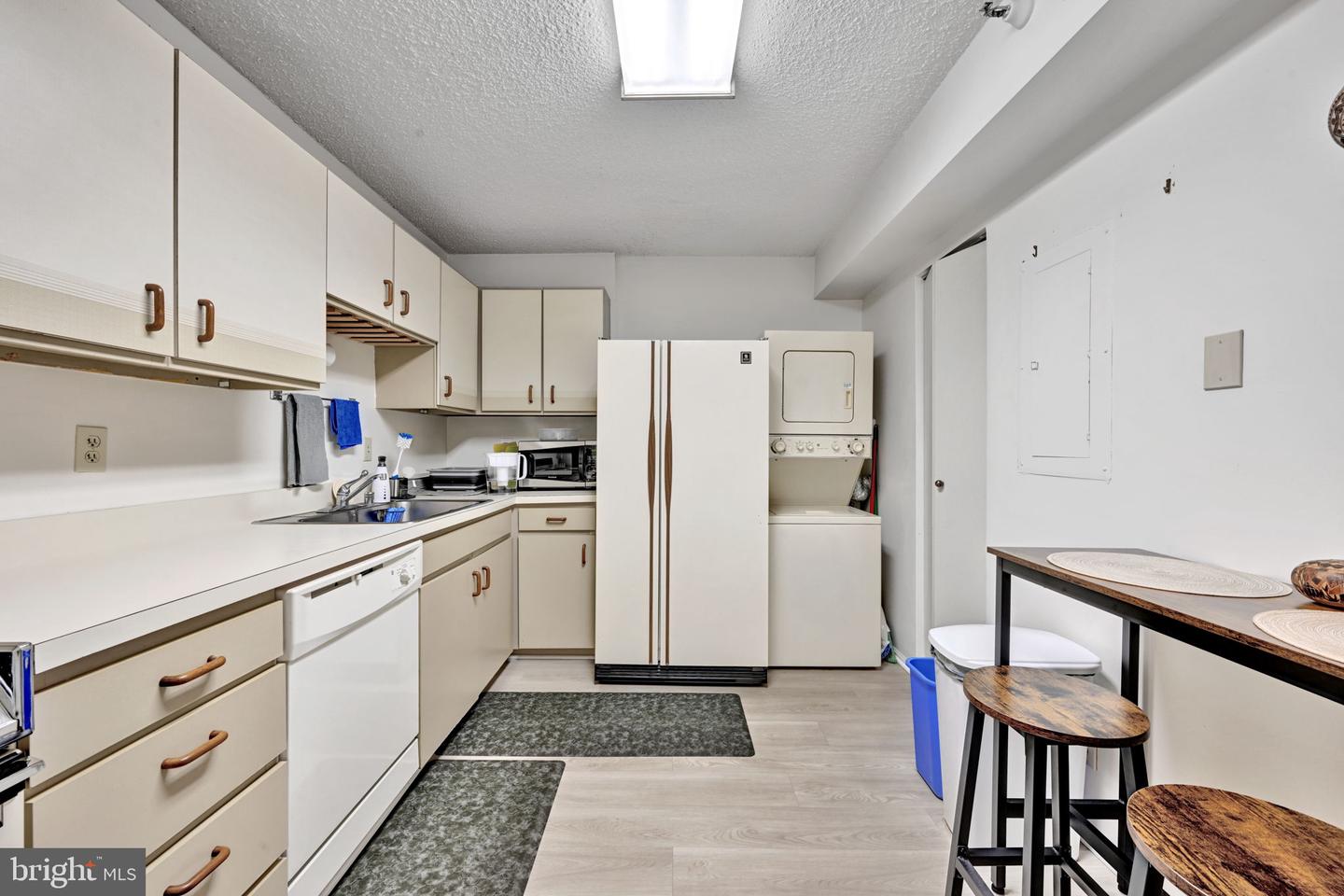 1600 N Oak St #808 Property Photo 10