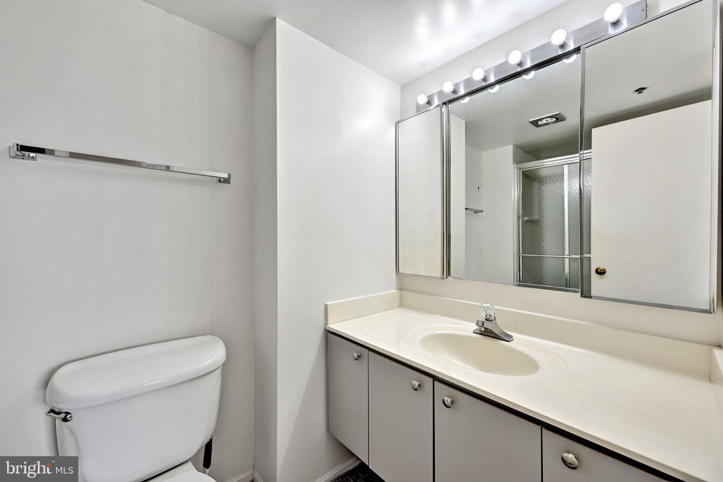 1600 N Oak St #808 Property Photo 11