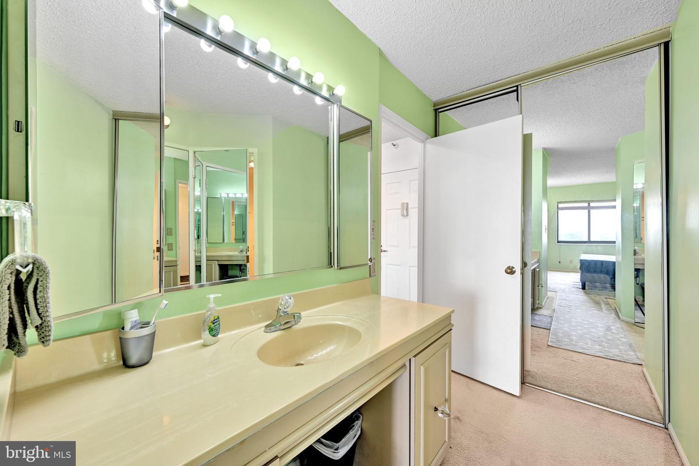 1600 N Oak St #808 Property Photo 16