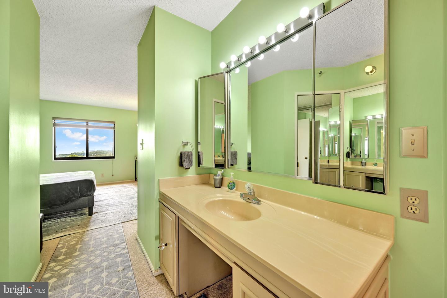 1600 N Oak St #808 Property Photo 17