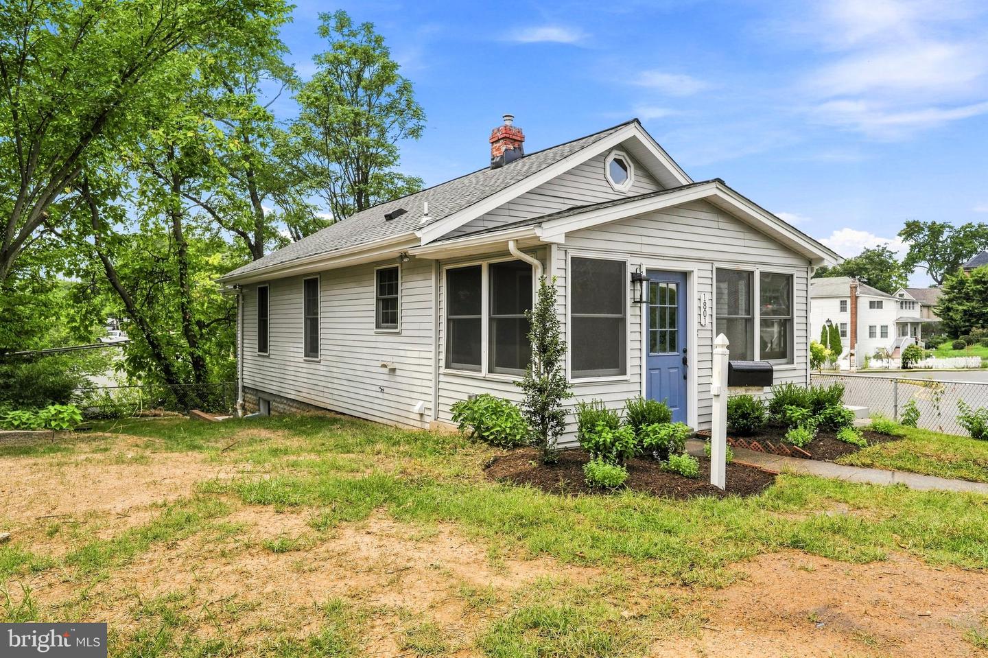 1801 S Glebe Rd Property Photo 2