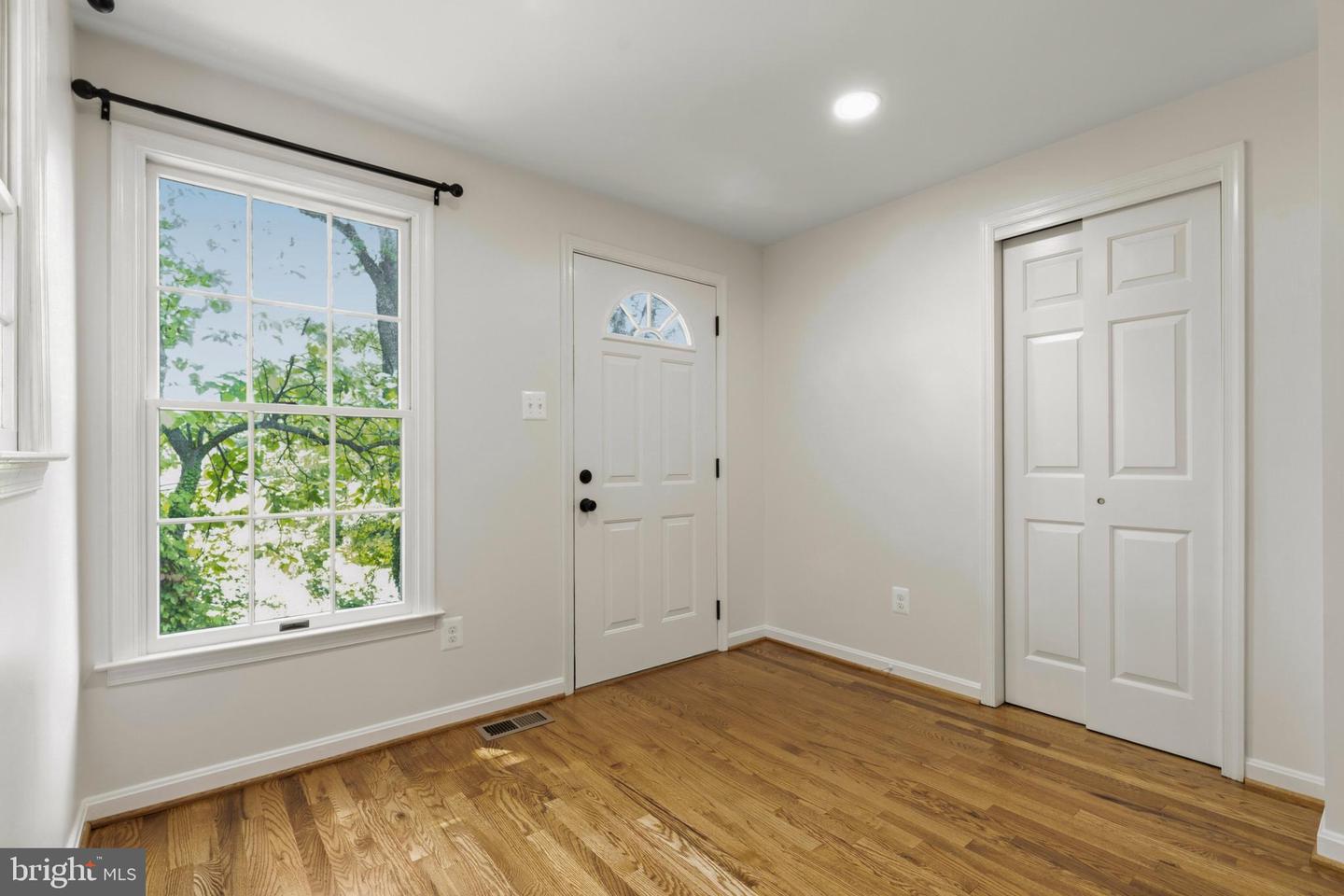 1801 S Glebe Rd Property Photo 13