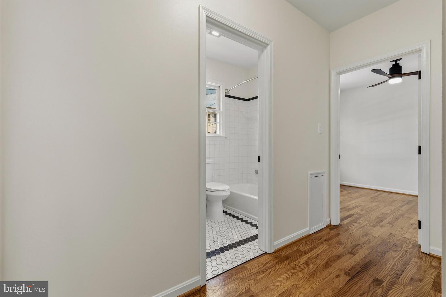 1801 S Glebe Rd Property Photo 14