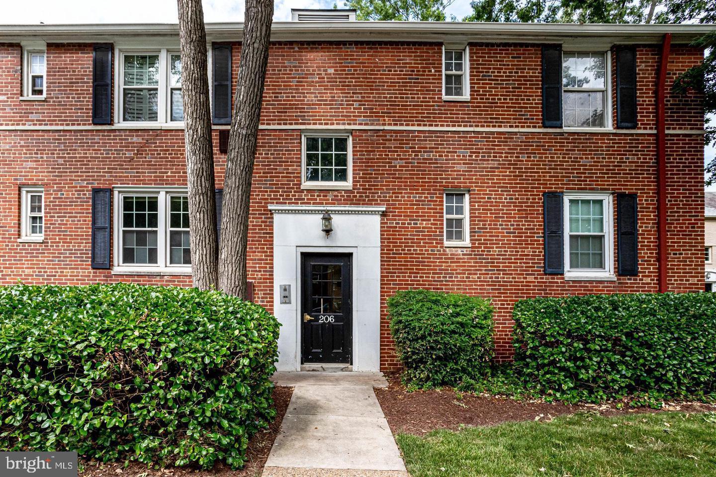 206 N GEORGE MASON DR #1 Property Photo 1