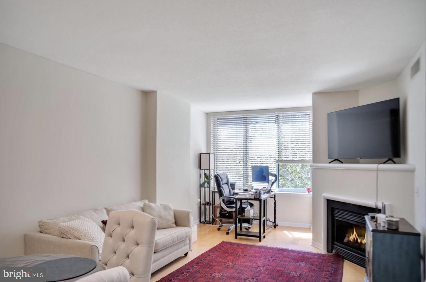 851 N Glebe Rd #402 Property Photo 4