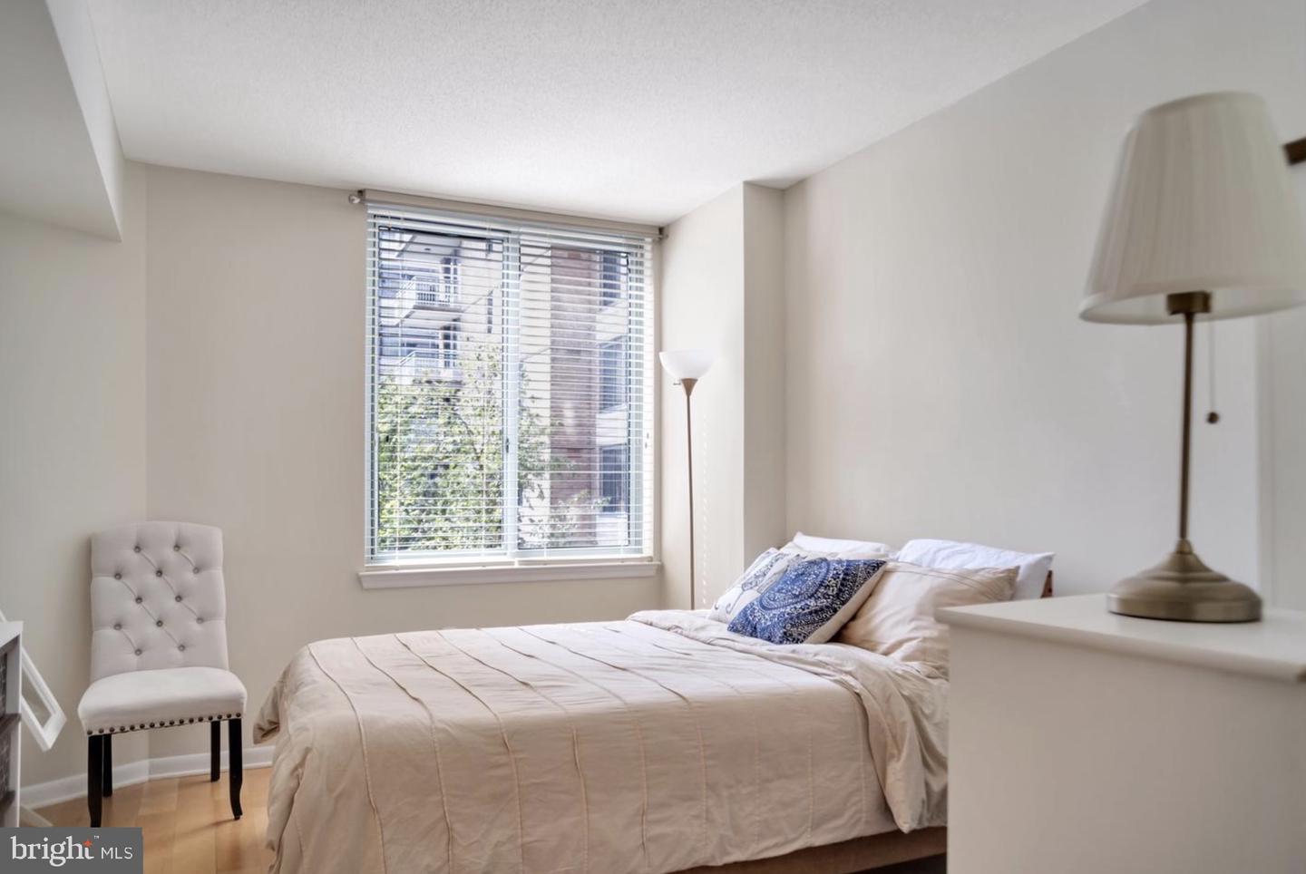 851 N Glebe Rd #402 Property Photo 8