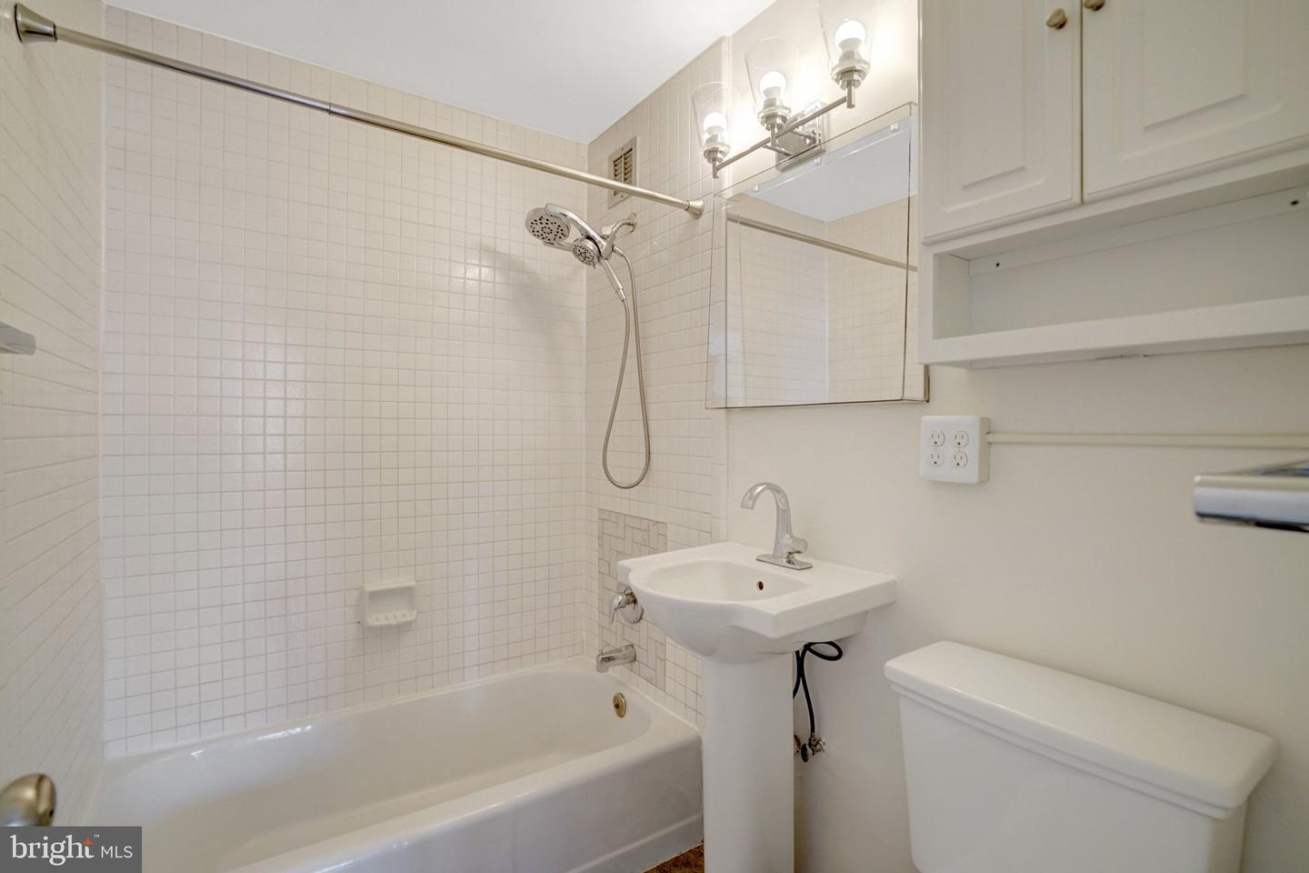 1021 Arlington Blvd #818 Property Photo 27
