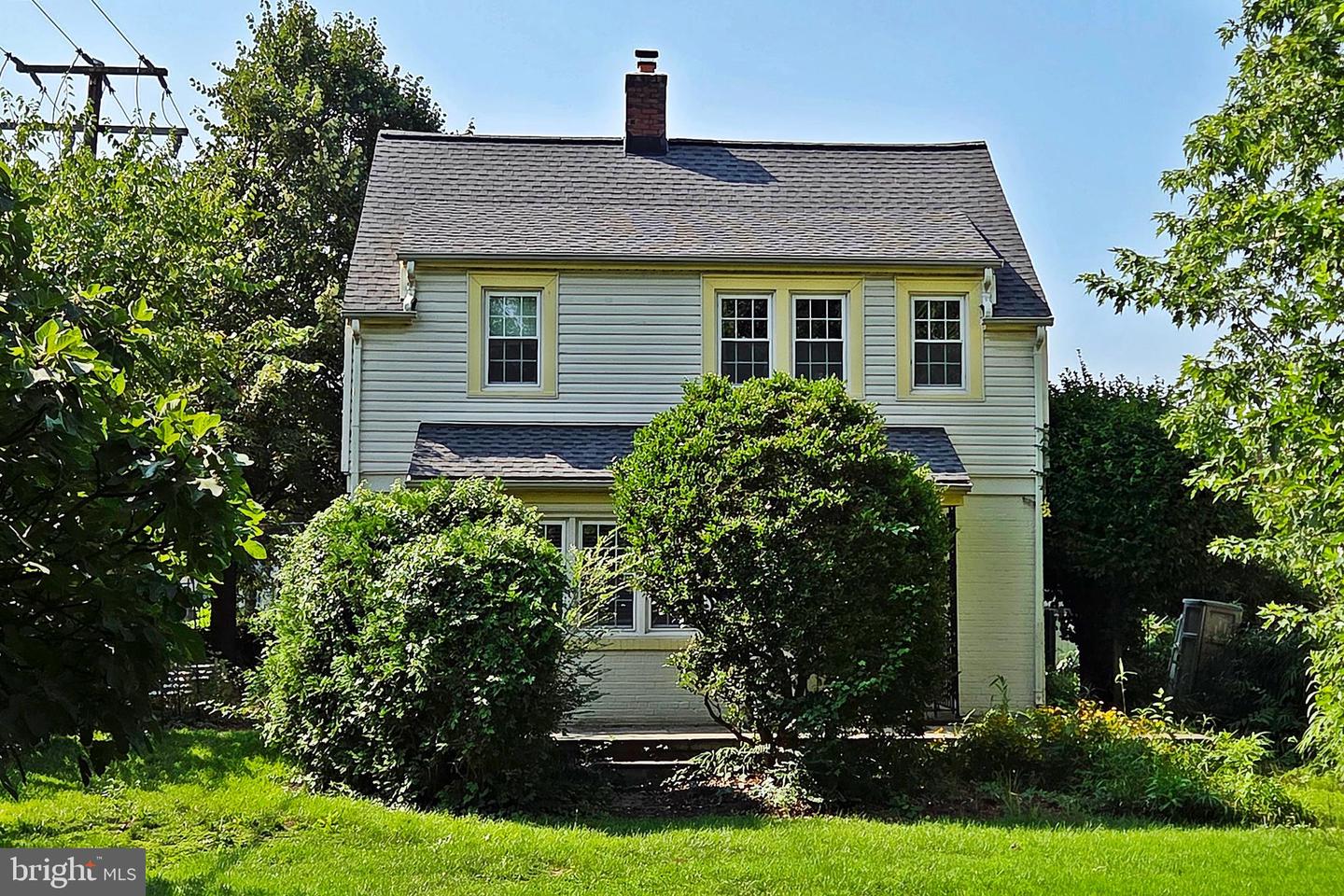 1906 S Ives St Property Photo 1
