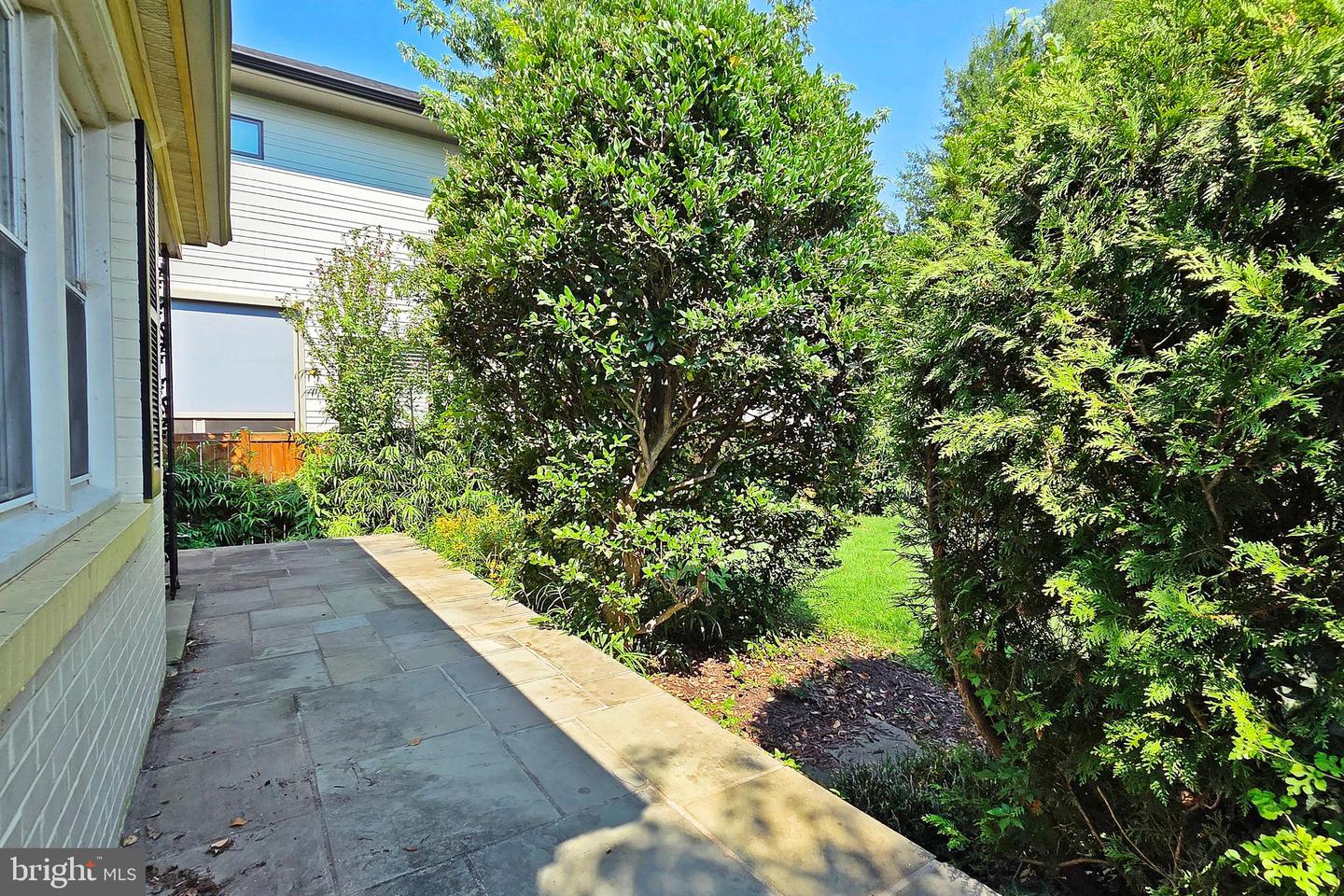 1906 S Ives St Property Photo 2