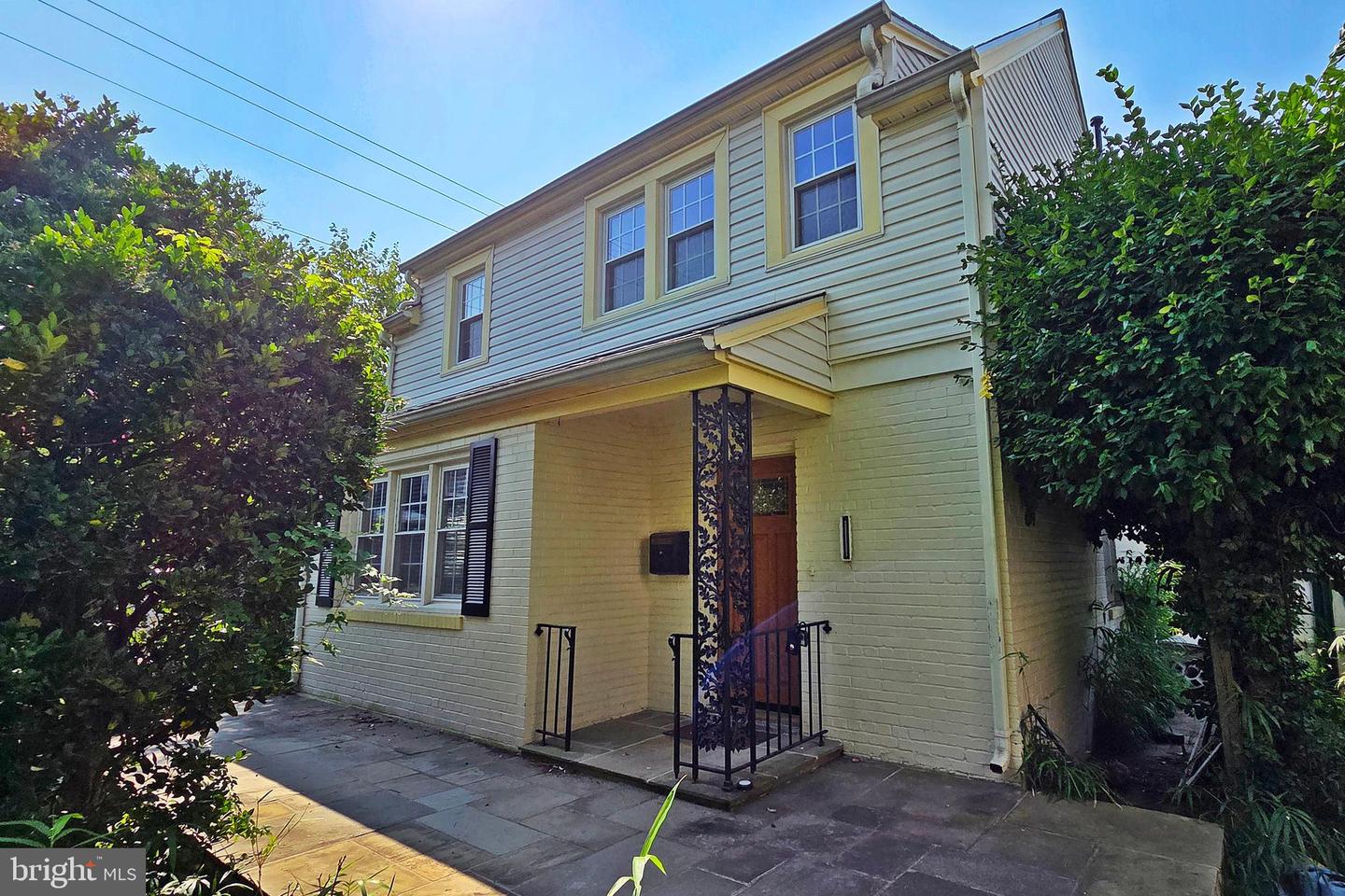 1906 S Ives St Property Photo 3
