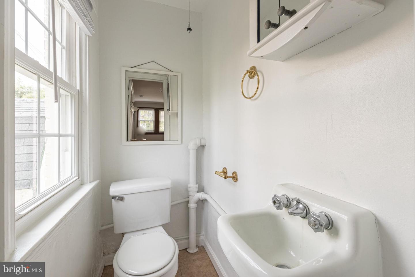 1906 S Ives St Property Photo 9