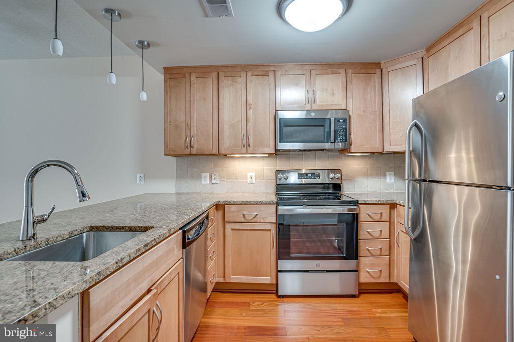888 N Quincy St #707 Property Photo 6