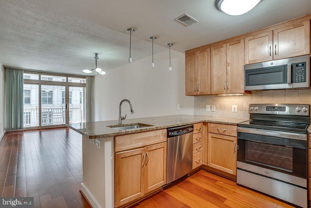 888 N Quincy St #707 Property Photo 7