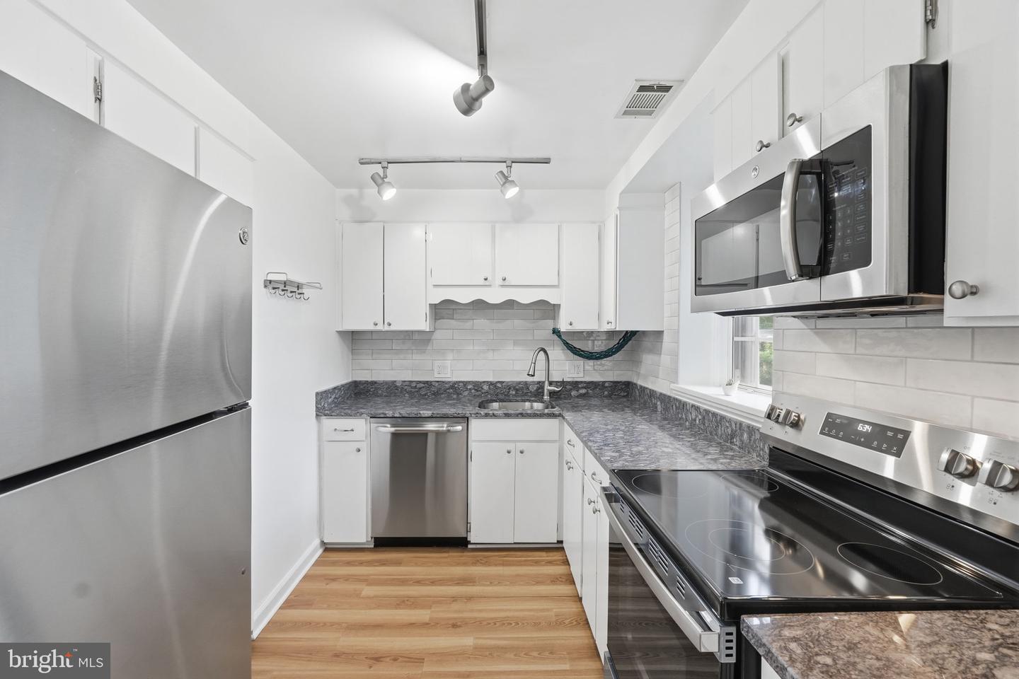 4860 28th St S #c2 Property Photo 4