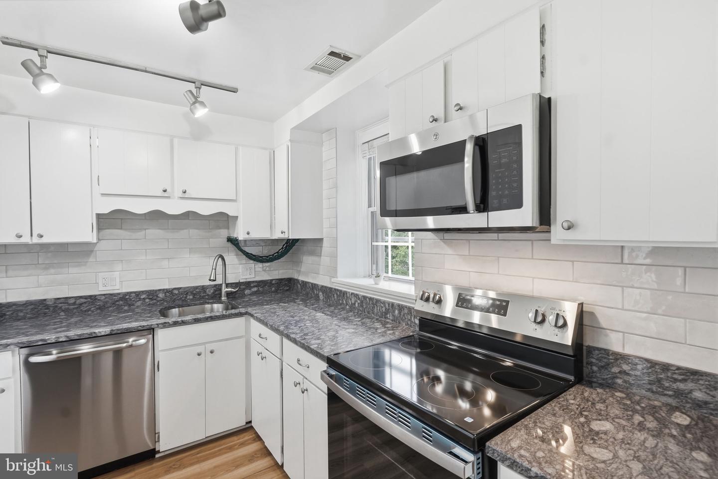 4860 28th St S #c2 Property Photo 5
