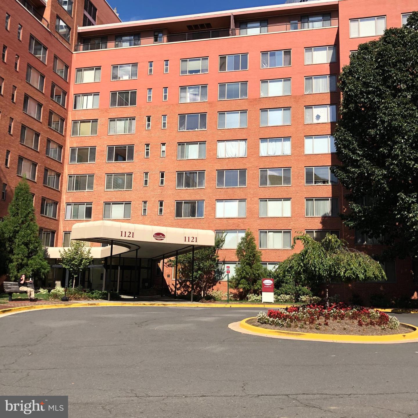 1021 Arlington Blvd #701 Property Photo 15