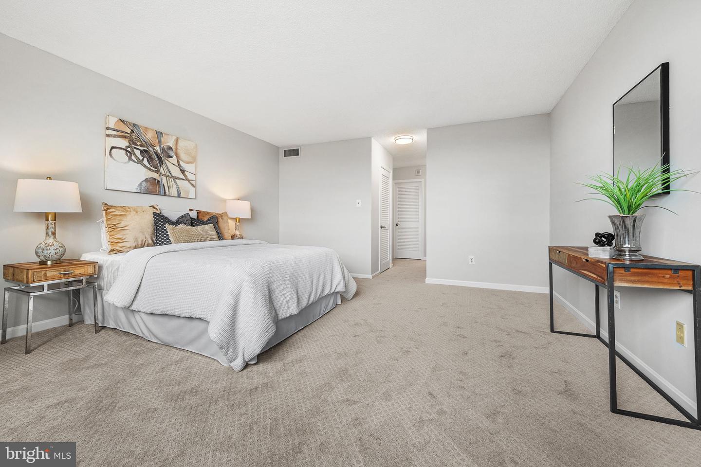 1101 S Arlington Ridge Rd #212 Property Photo 13