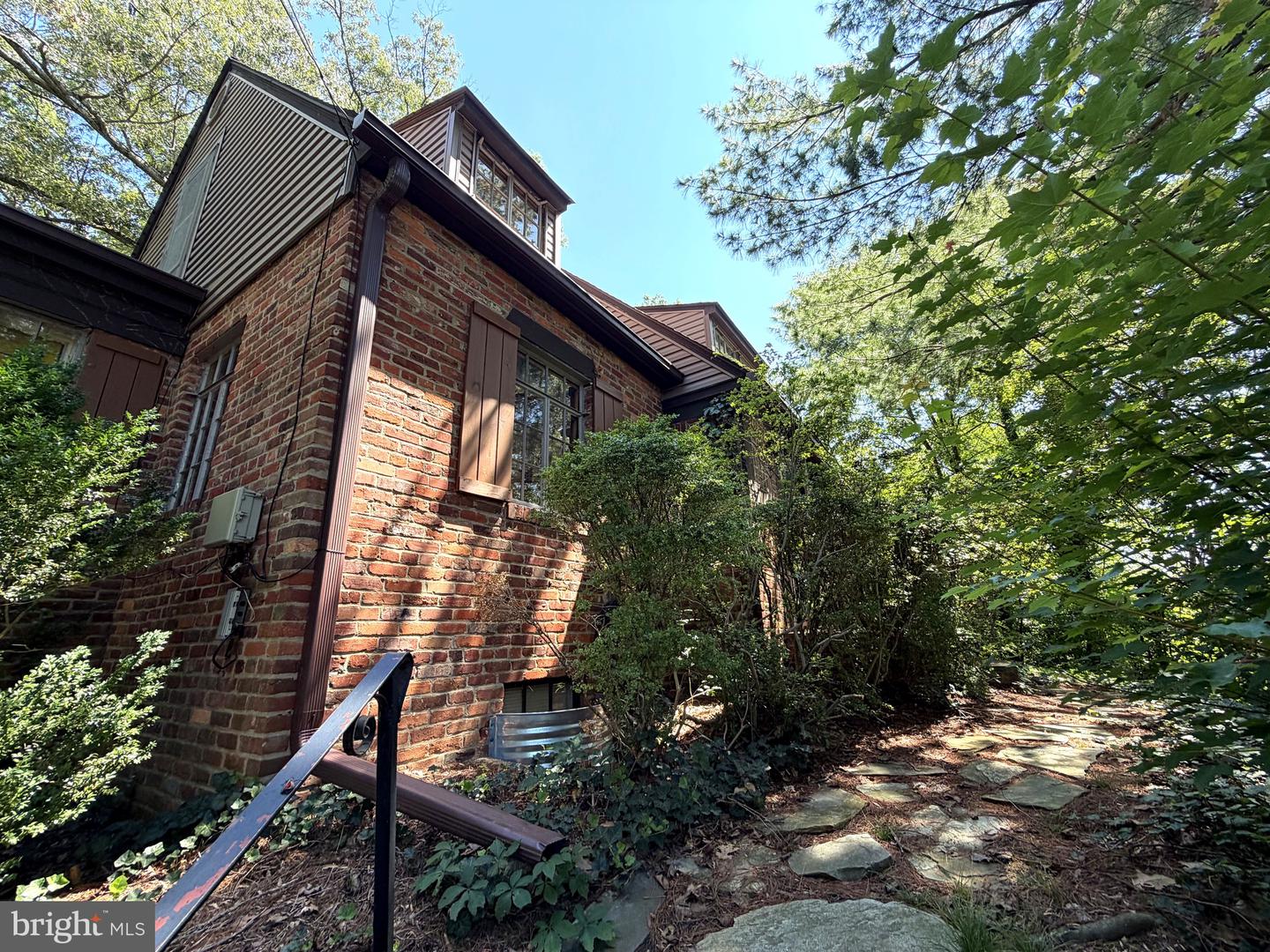 3123 Military Rd N Property Photo 1