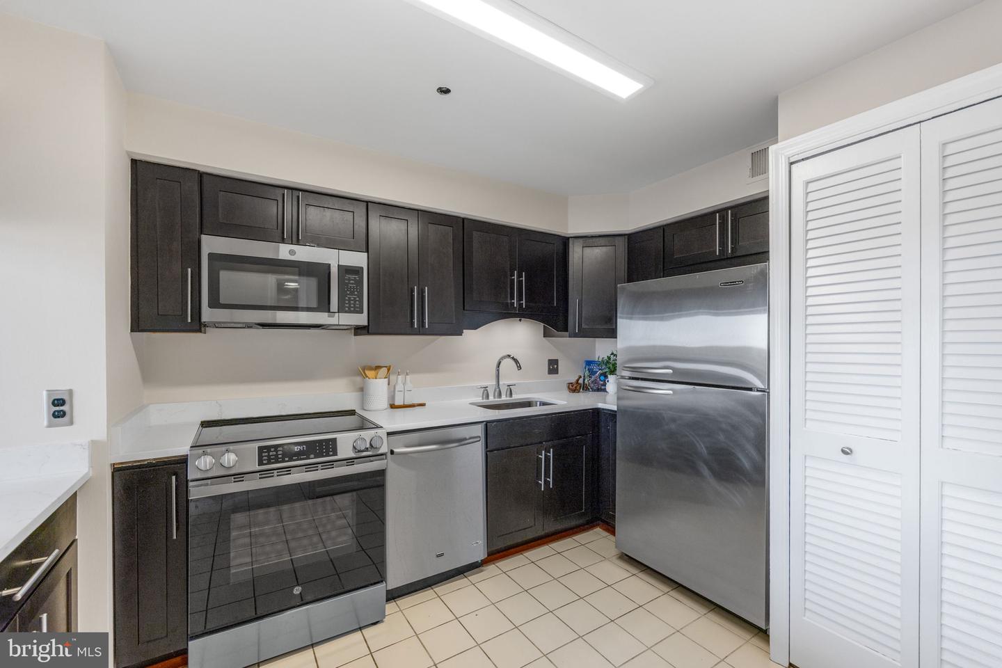 1301 N Courthouse Rd #1804 Property Photo 12