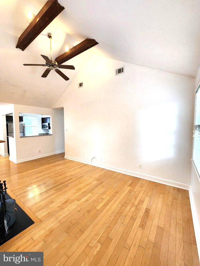 2811 Arlington Blvd #202 Property Photo 2