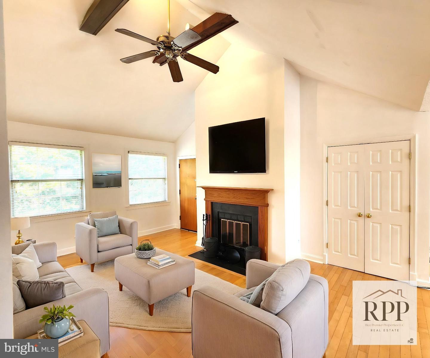 2811 Arlington Blvd #202 Property Photo 6