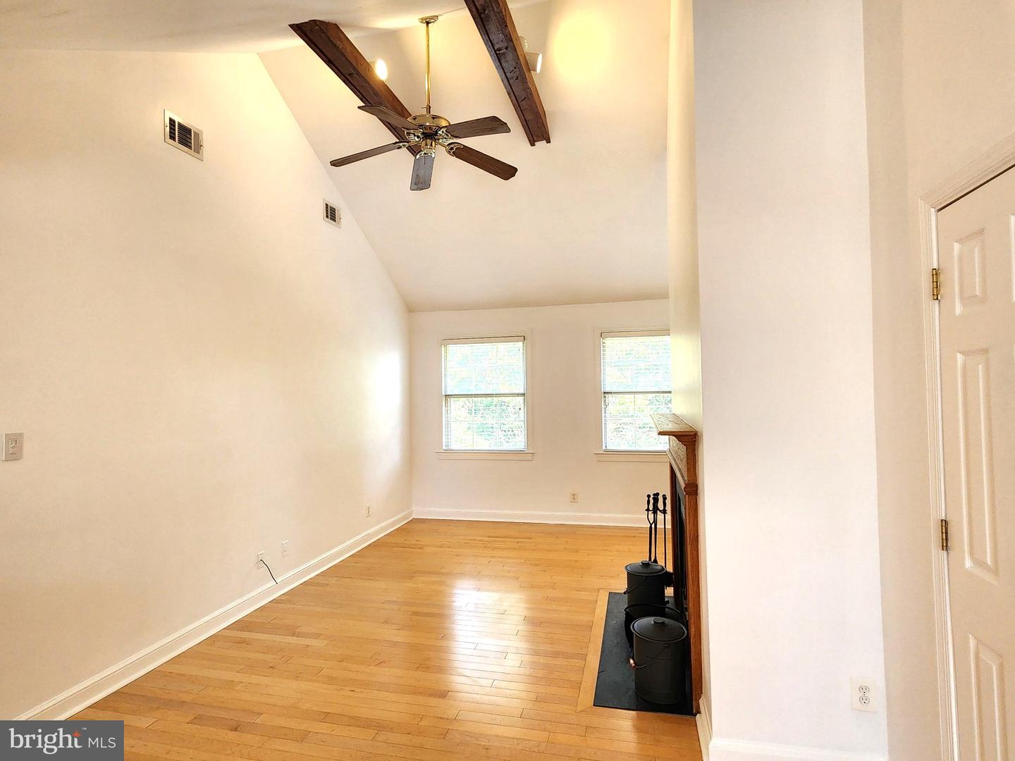 2811 Arlington Blvd #202 Property Photo 7