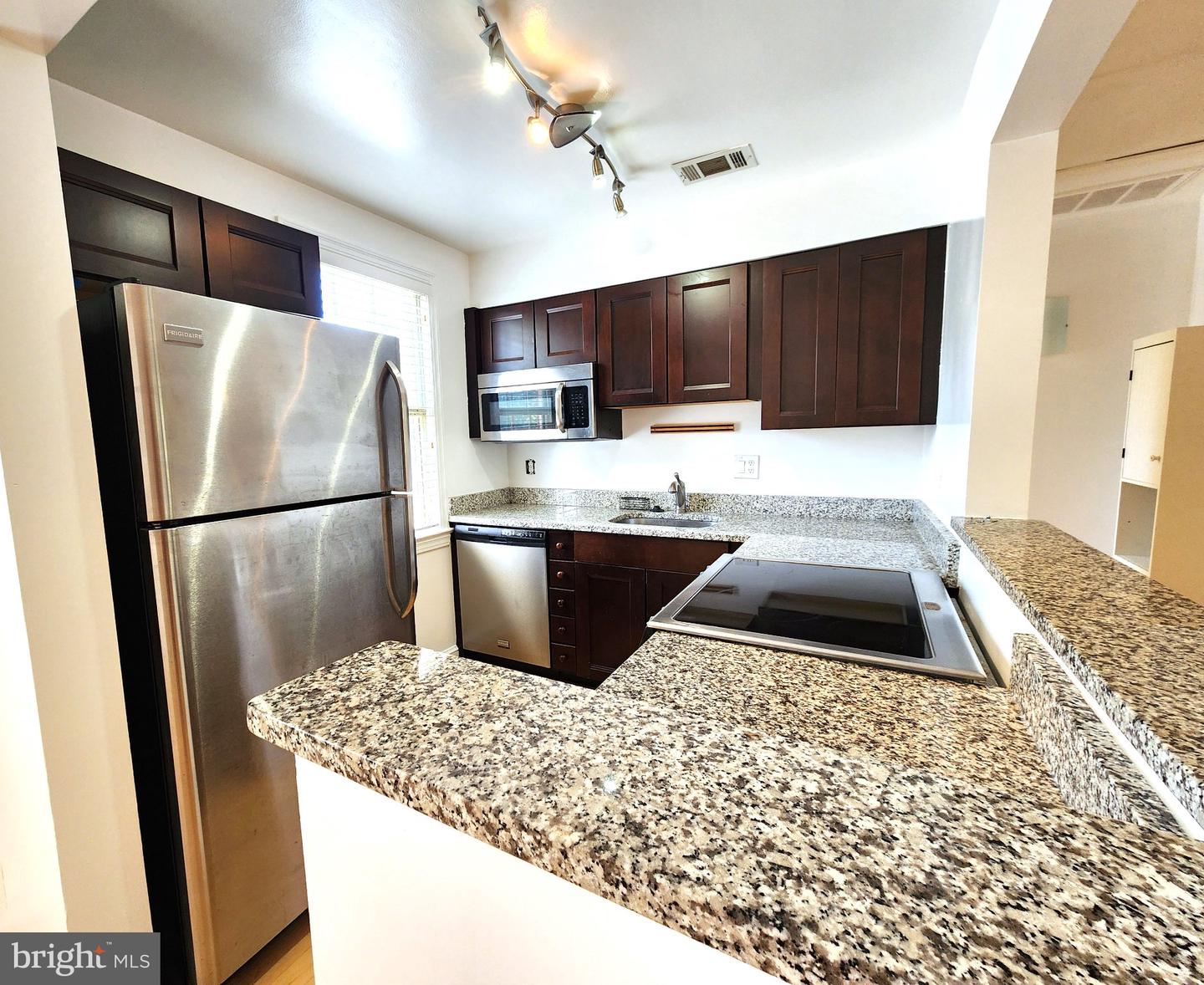 2811 Arlington Blvd #202 Property Photo 10