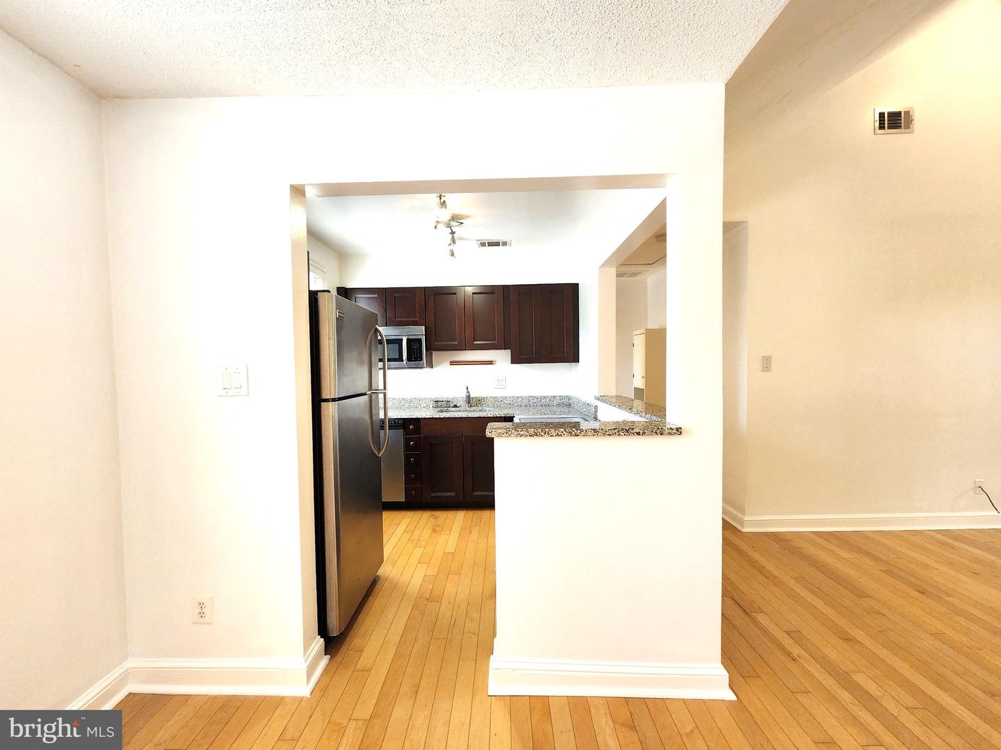 2811 Arlington Blvd #202 Property Photo 11