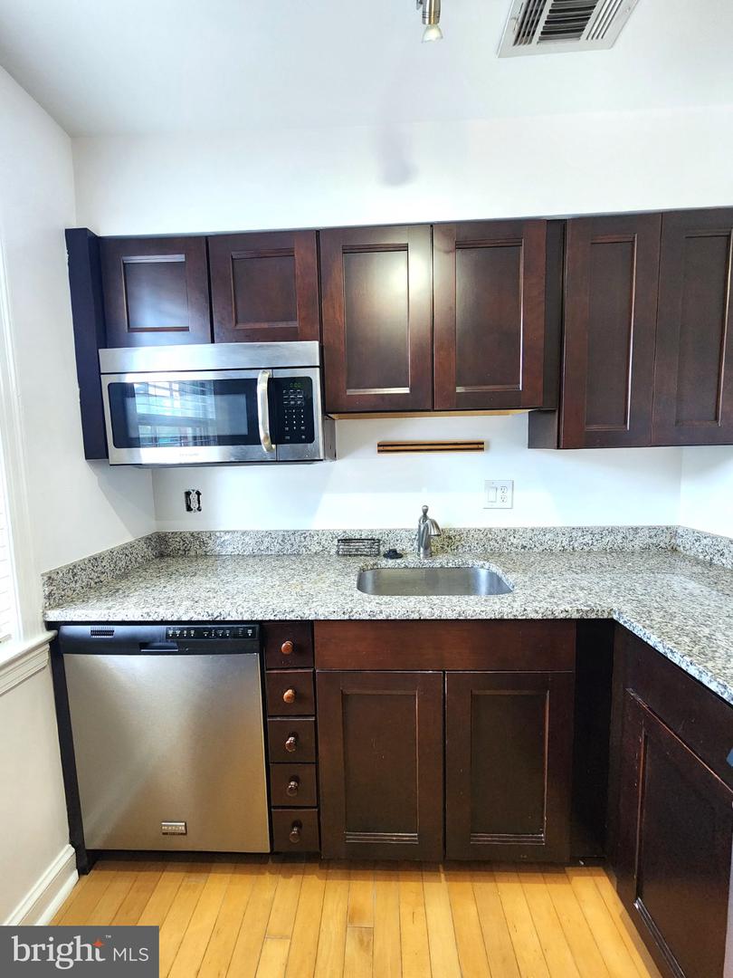 2811 Arlington Blvd #202 Property Photo 14