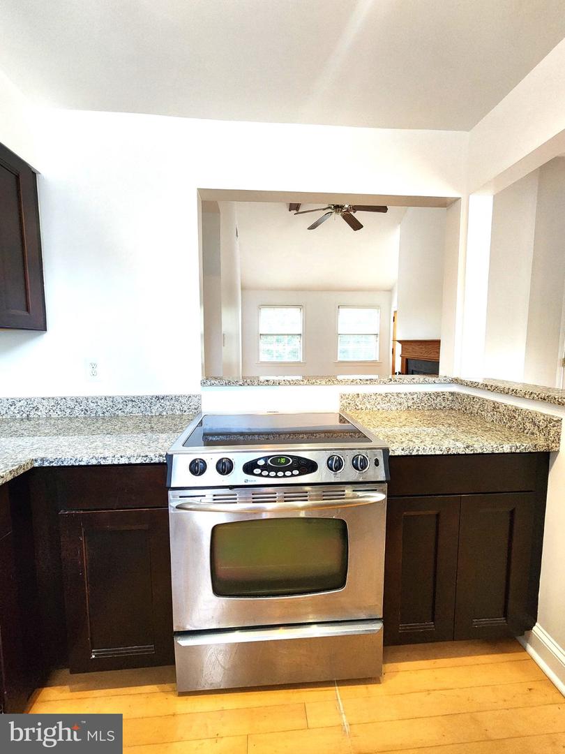 2811 Arlington Blvd #202 Property Photo 15