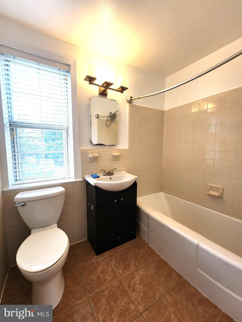 2811 Arlington Blvd #202 Property Photo 20