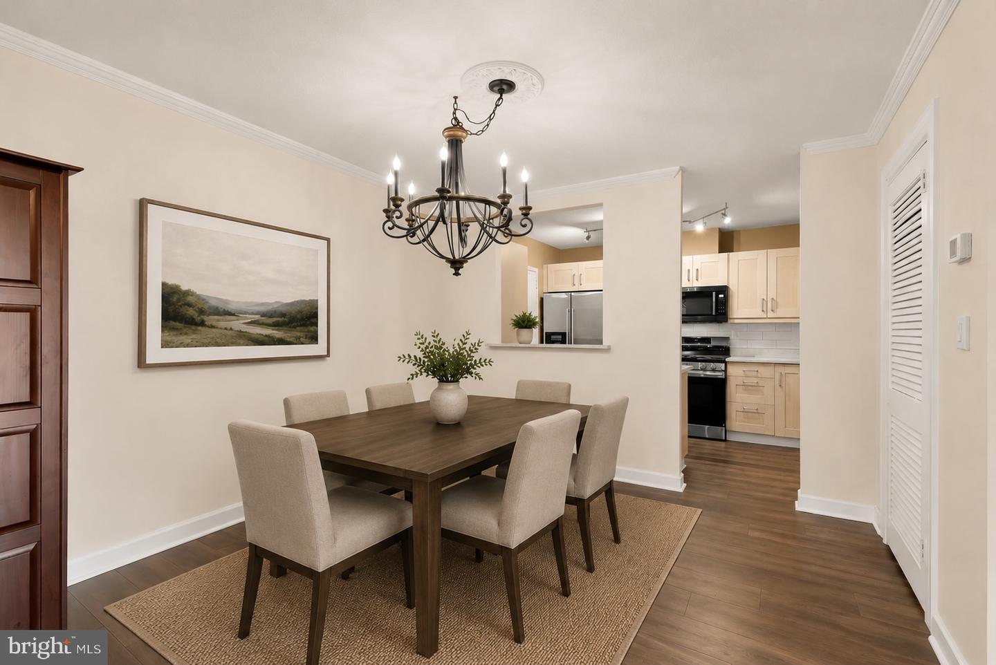 1300 Army Navy Dr #503 Property Photo 3