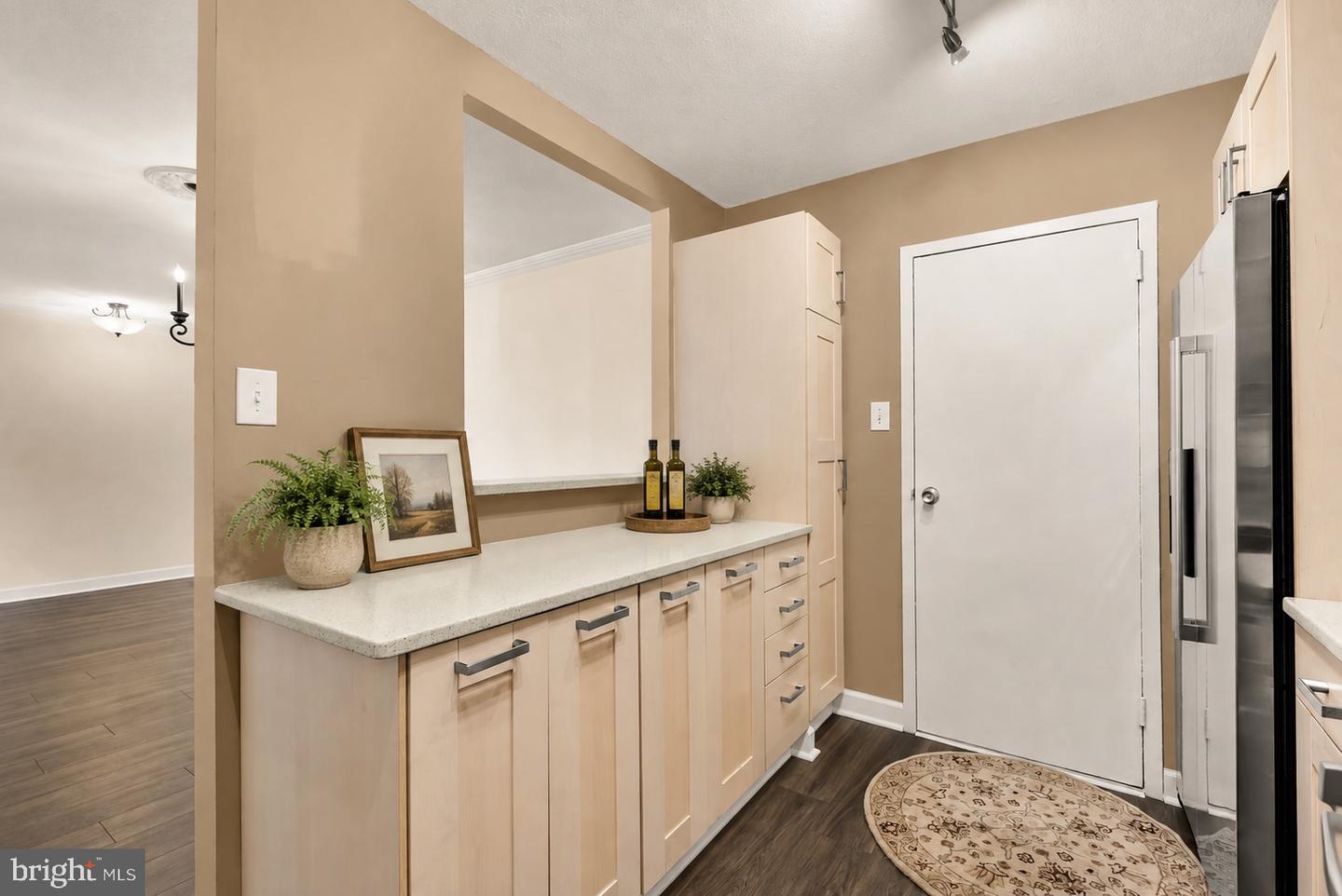 1300 Army Navy Dr #503 Property Photo 6